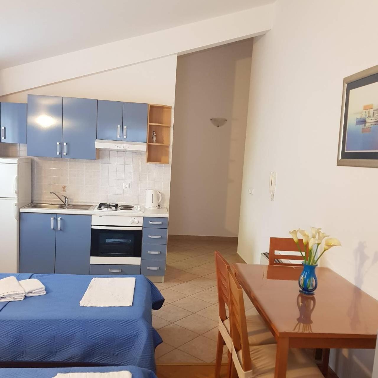 Apartmani Katarina Makarska Rum bild